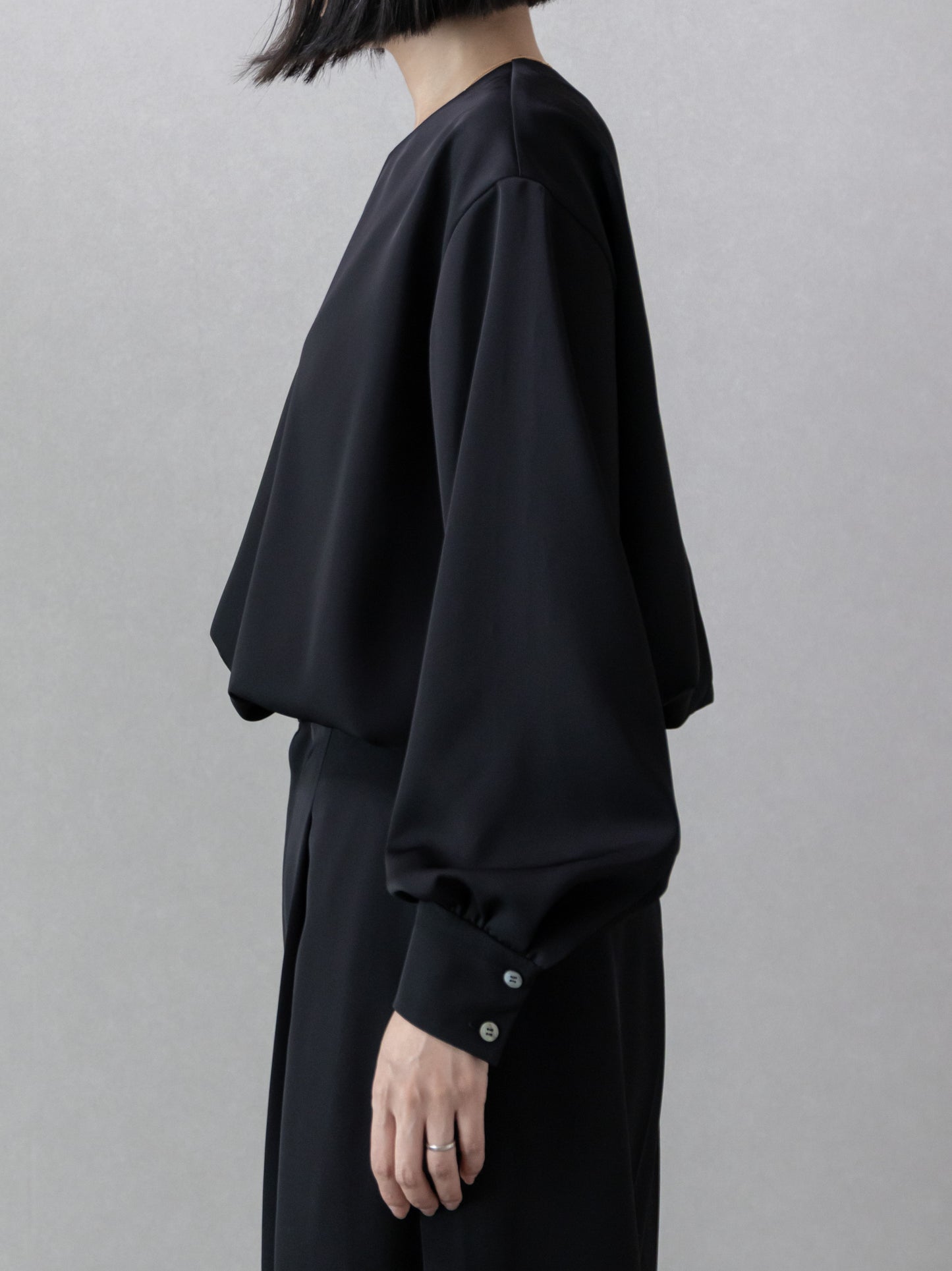 【pre order】round neck blouse -triacetate-
