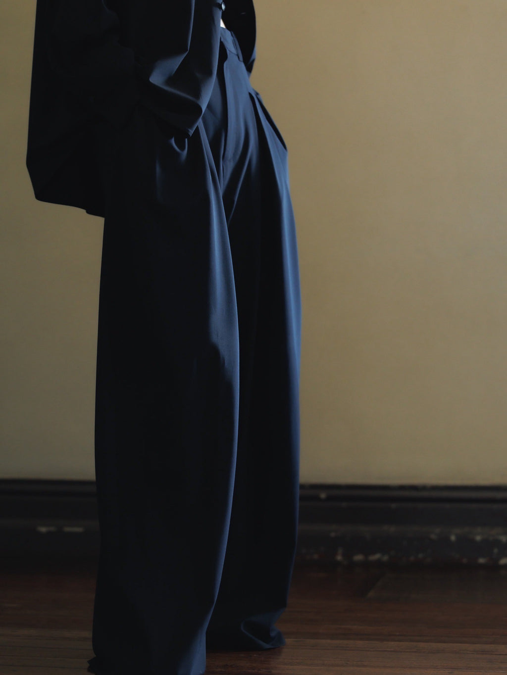 2-tuck so-wide pants (navy)
