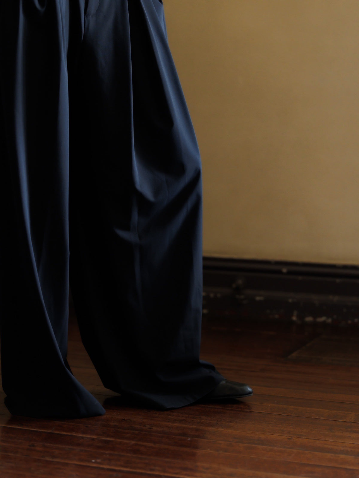 2-tuck so-wide pants (navy)